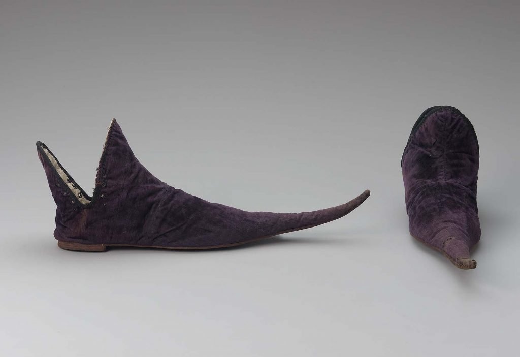 Pair of poulaine (or crakow ) shoes, 15th Century. Boston: Museum of Fine Arts, 44.572a-b.